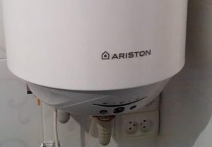 Замена водонагревателя Аристон в Коммунаре
